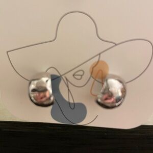 Small silver earrings 🌞